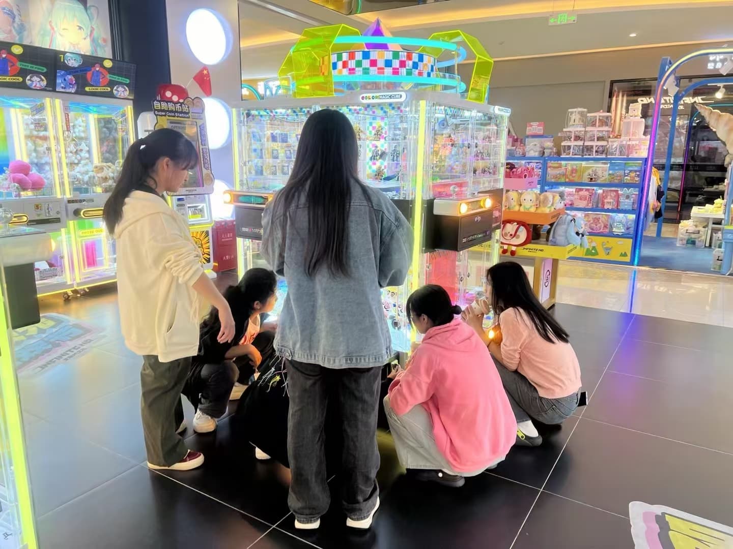 色彩魔方8人位娃娃机